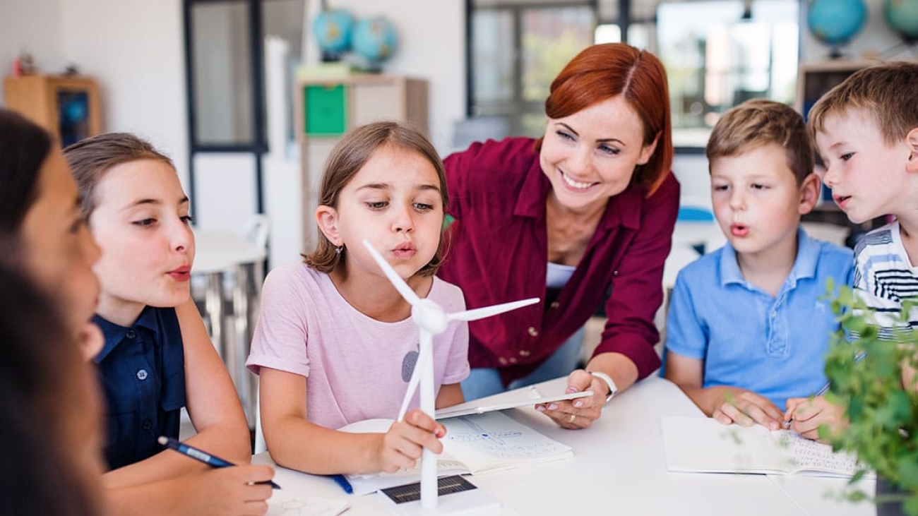 teaching-showing-scale-model-wind-turbine